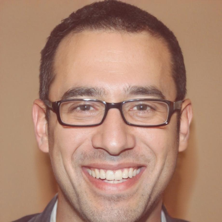 Retrato profesional de Mikel Uriarte, especialista en automatización empresarial